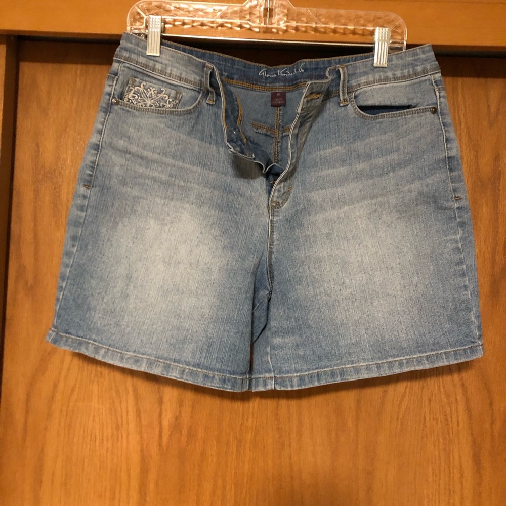 Gloria Vanderbilt size 10 shorts